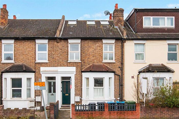 3 Bedroom Flat For Sale In Kingston Road, Raynes Park, SW20