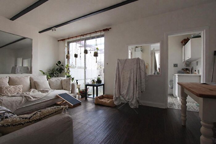 1 Bedroom Terraced House To Rent In Park Drive, London, W3