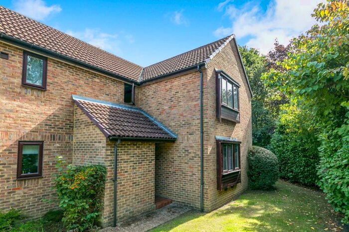 Studio To Rent In Burdock Close, Lightwater, GU18