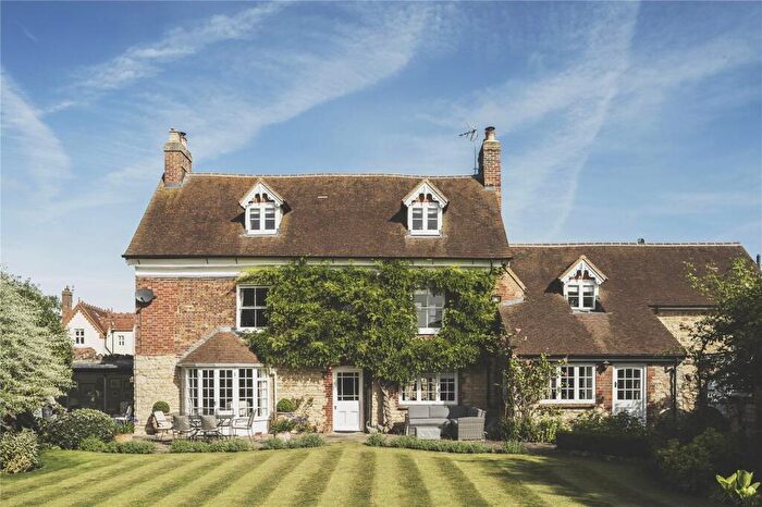 5 Bedroom Detached House For Sale In High Street, Long Crendon, Buckinghamshire, HP18