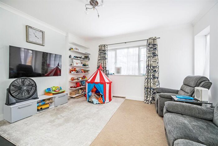2 Bedroom Apartment For Sale In Warwick Lodge, Mill Lane, London, NW2