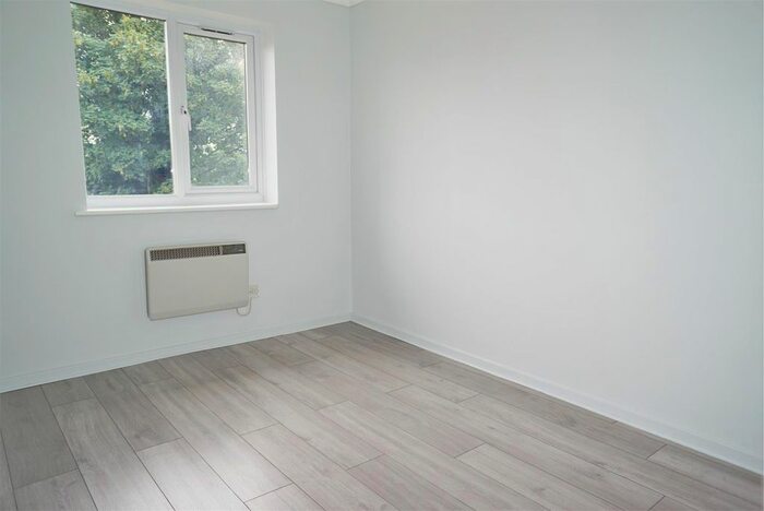 1 Bedroom Flat To Rent In Winston Close, Greenhithe, DA9