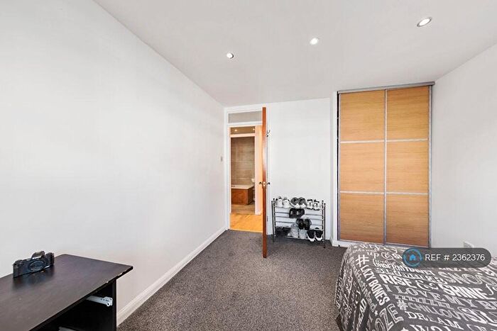 2 Bedroom Flat To Rent In Bond Road, Surbiton, KT6