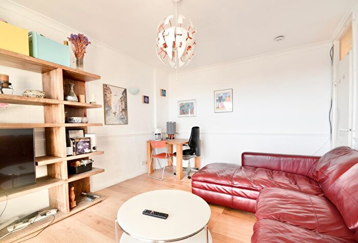 2 Bedroom Flat To Rent In De Beauvoir Estate, London, N1
