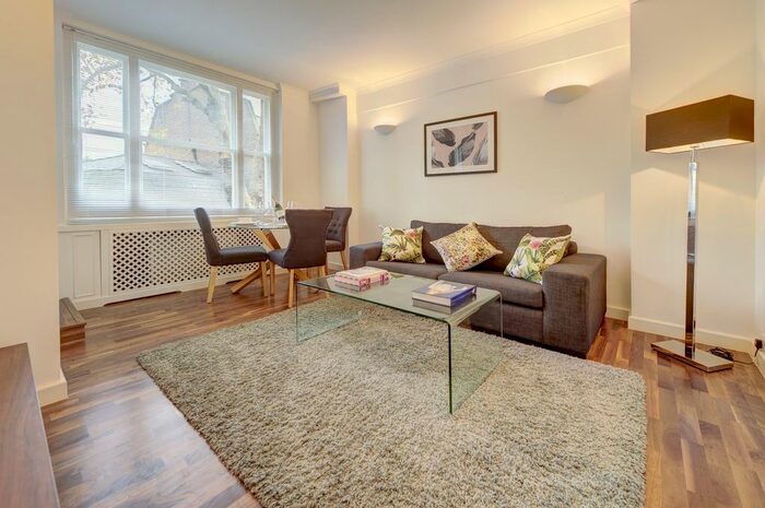 2 Bedroom Flat To Rent In Hill Street, London, W1J