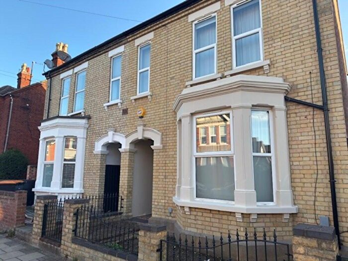 1 Bedroom Apartment To Rent In Flat, Spenser Road, MK40