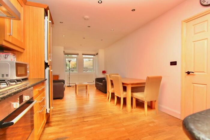 2 Bedroom Ground Flat To Rent In Frome Road, Turnpike Lane, London, N22