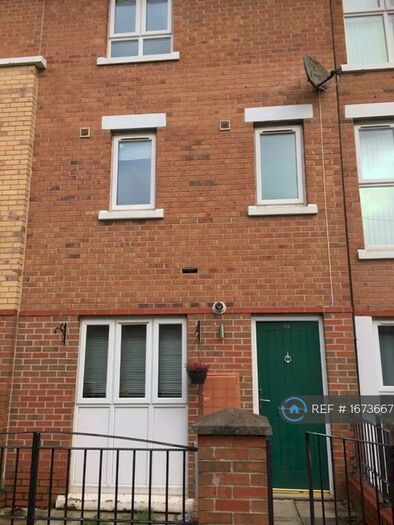 5 Bedroom Semi-Detached House To Rent In Golders Green, Liverpool, L7