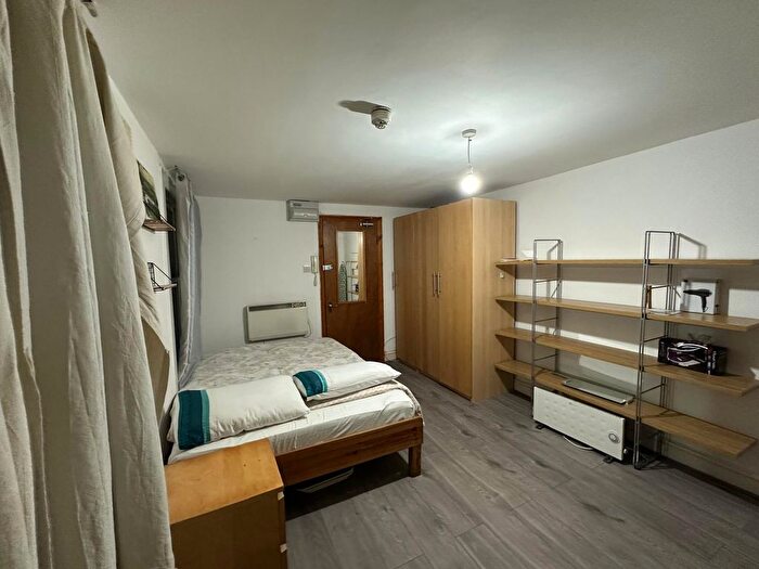 Studio To Rent In Bryantwood Road, London, N7