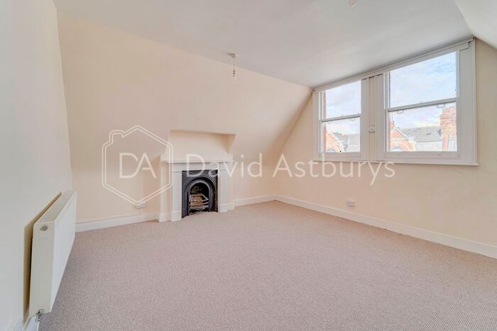 3 Bedroom Flat To Rent In The Broadway, London, N8
