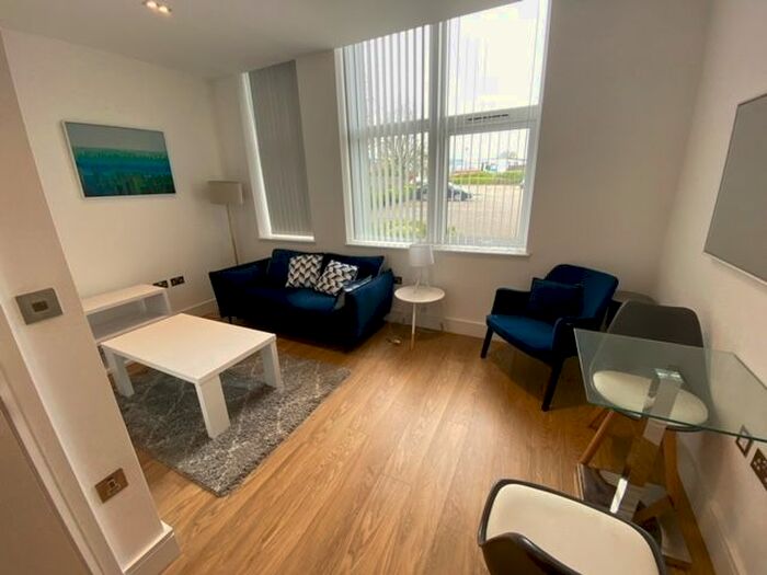 Studio To Rent In Laporte Way, Luton, LU4