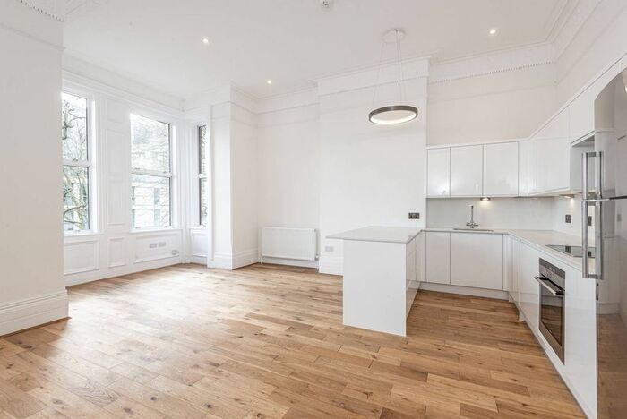4 Bedroom Flat For Sale In Fellows Road, Belsize Park, London, NW3