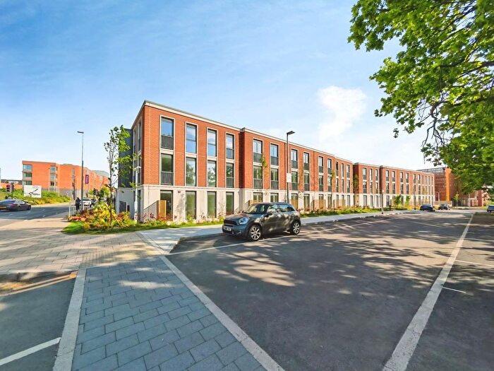2 Bedroom Flat To Rent In Wellington Road, Wokingham, RG40