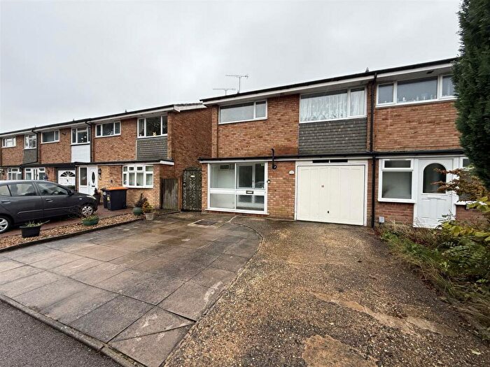3 Bedroom End Of Terrace House To Rent In Leighton Court, Dunstable, LU6