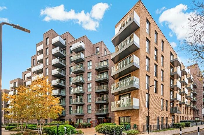 2 Bedroom Flat For Sale In Woodberry Down, London, N4