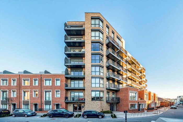 1 Bedroom Flat To Rent In Essex Place, Chiswick, W4