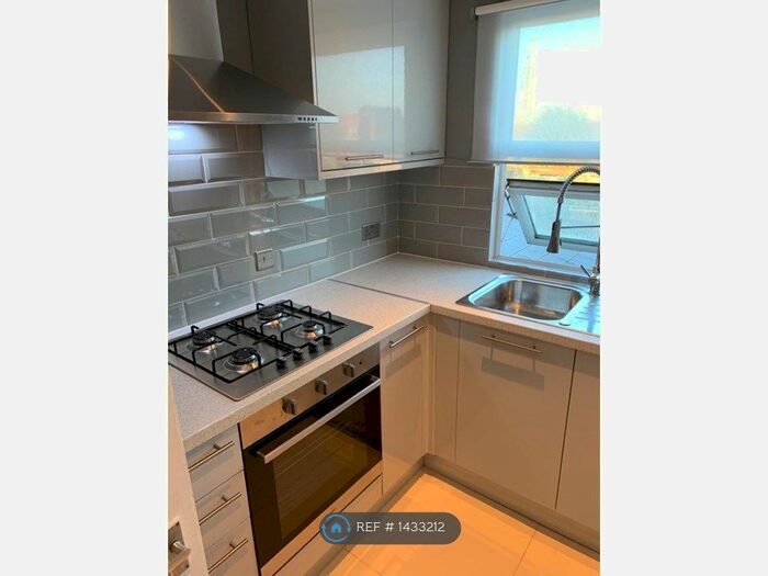 3 Bedroom Flat To Rent In Ilderton Road, London, SE15