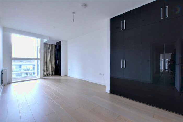 3 Bedroom Flat To Rent In Granite Apartments, River Gardens Walk, London, SE10