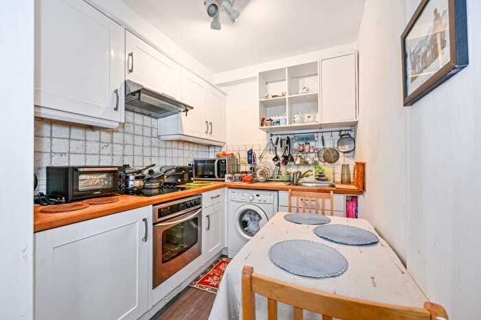 Studio For Sale In Oakley Square, Camden, London, NW1