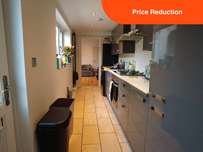 2 Bedroom Terraced House To Rent In Bed +Study Room // Thesiger St // Aug, LN5