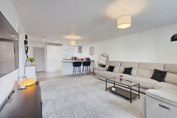 2 Bedroom Flat For Sale In Halle Mews, Benfleet, SS7