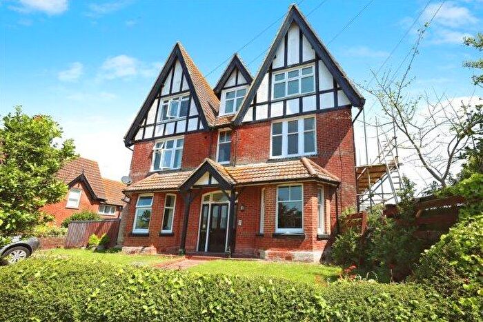 1 Bedroom Flat To Rent In Ward Road, Totland Bay, PO39