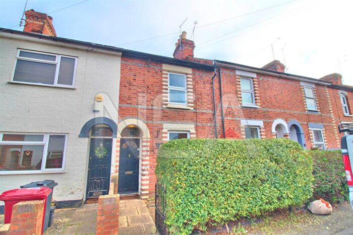 2 Bedroom Terraced House To Rent In Donnington Gardens, Reading, RG1