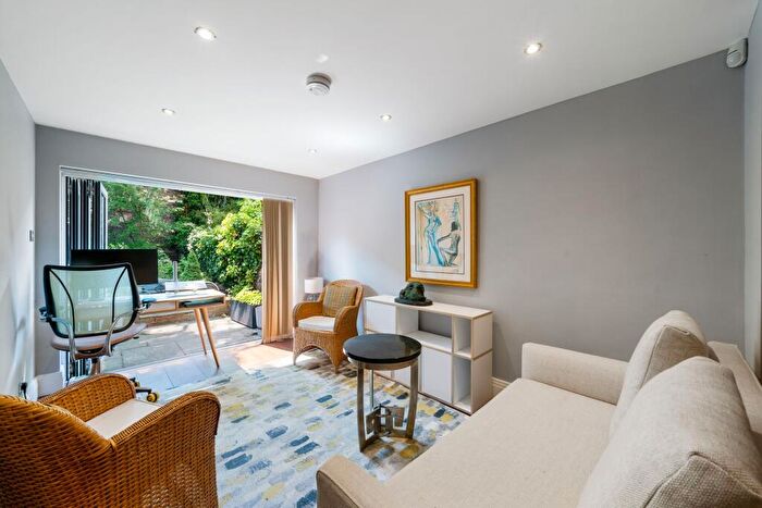 2 Bedroom Flat To Rent In Gloucester Avenue, London, NW1