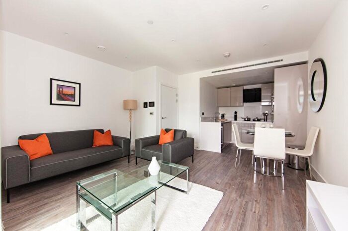 1 Bedroom Flat To Rent In Aldgate Place, New Drum Street, Aldgate, London, E1
