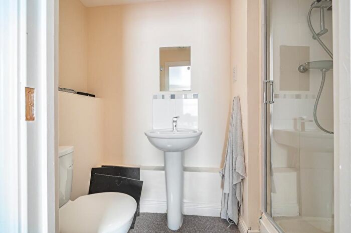 2 Bedroom Flat For Sale In Swindon, Wiltshire, SN25
