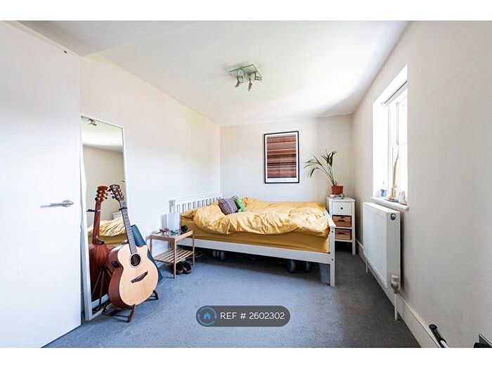 2 Bedroom Flat To Rent In Bedford Hill, Balham, SW12