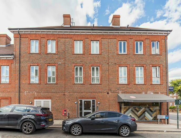 1 Bedroom Apartment To Rent In Alberon Gardens, Temple Fortune, NW11