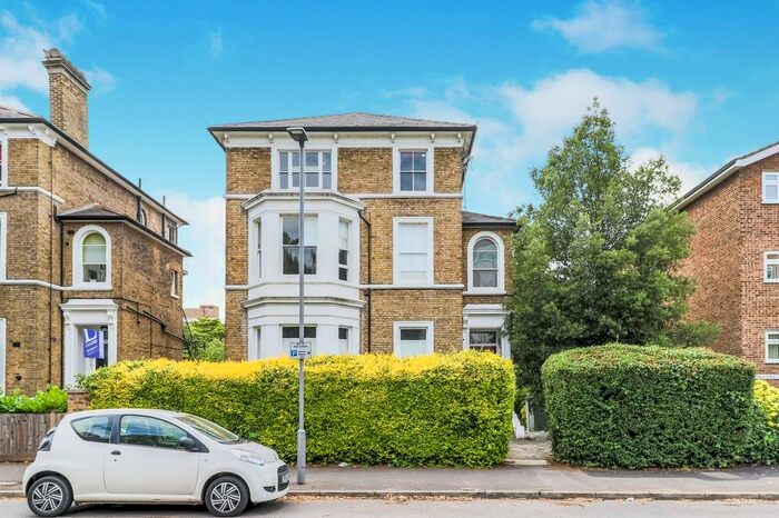 2 Bedroom Flat To Rent In Adelaide Road, Surbiton, KT6
