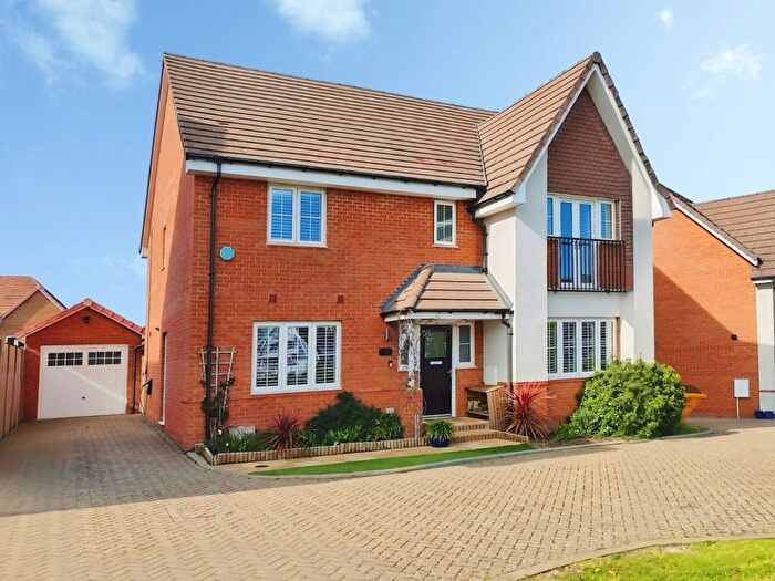 5 Bedroom Detached House For Sale In Gold Place, Binfield, Bracknell, RG42