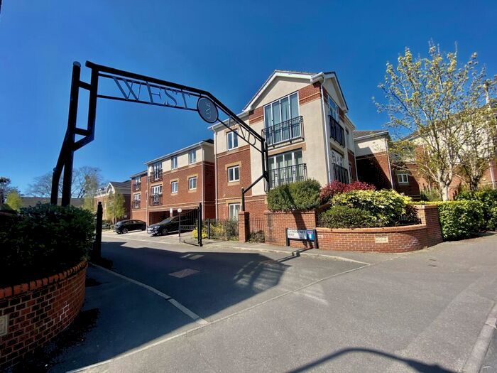 2 Bedroom Apartment To Rent In Langstaff Way, Southampton, SO18
