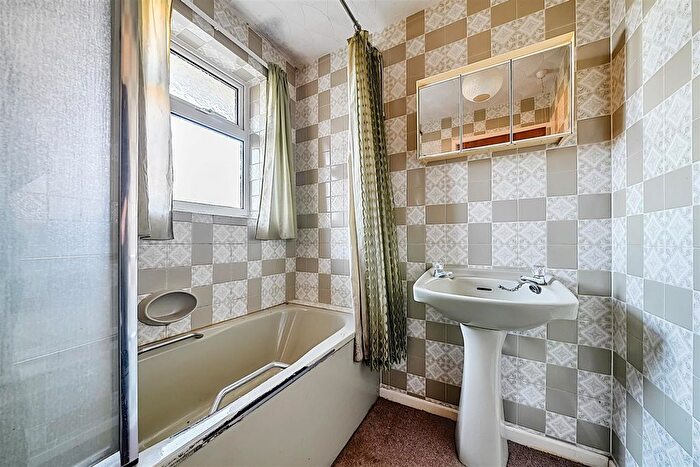 2 Bedroom Bungalow For Sale In Horton Heath, Horton, Wimborne, BH21