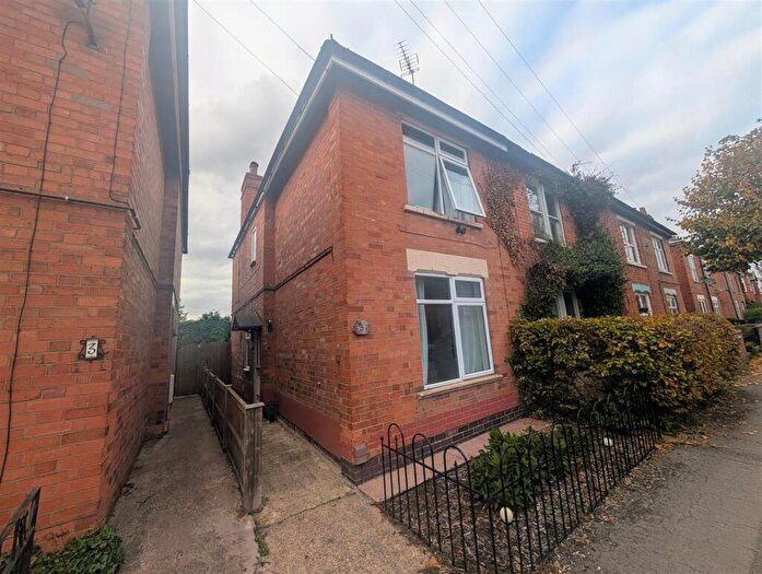3 Bedroom Semi-Detached House For Sale In Lawrence Street, Newark, NG24