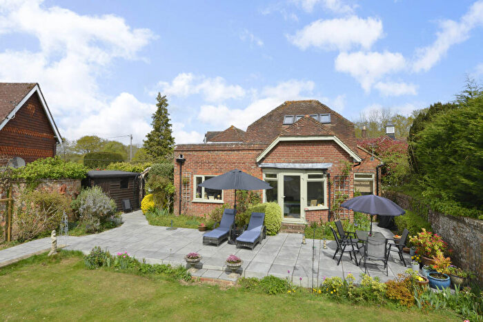 3 Bedroom Cottage For Sale In The Common, GU8