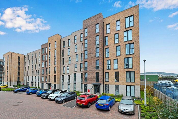 3 Bedroom Flat For Sale In / Cunningham Square, Edinburgh, EH15