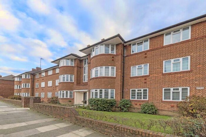 3 Bedroom Flat To Rent In Beaufort Park, London, NW11
