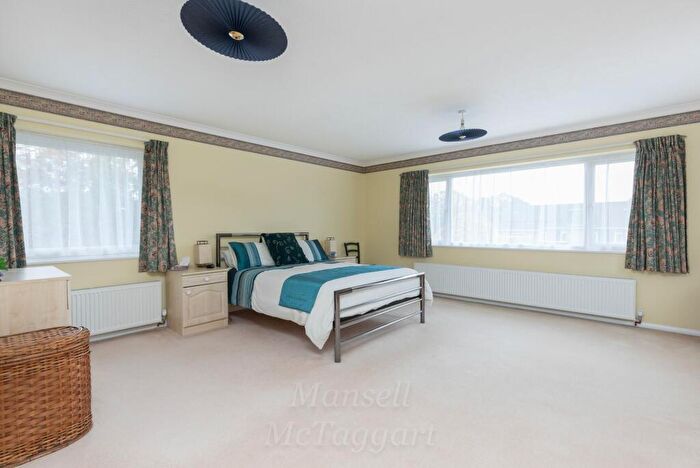 5 Bedroom Detached House For Sale In Chanctonbury Way, Crawley, RH11