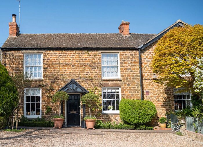 4 Bedroom Detached House For Sale In The Dickredge, Steeple Aston, Bicester, OX25