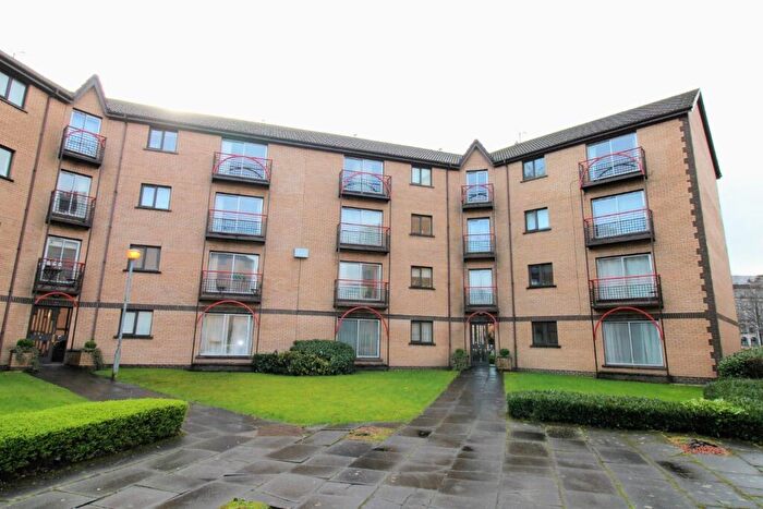 2 Bedroom Flat To Rent In Riverview Gardens, Glasgow, G5
