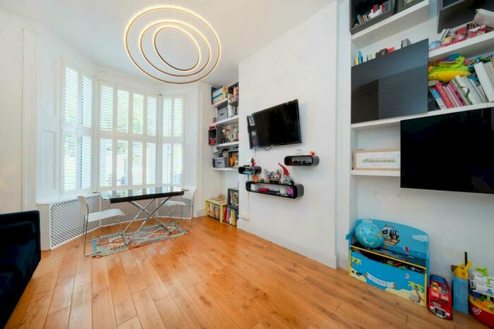 2 Bedroom Flat To Rent In High Street, Willesden, NW10