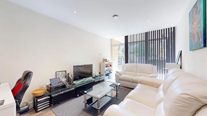 2 Bedroom Flat To Rent In Frazer Nash Close, Isleworth, TW7