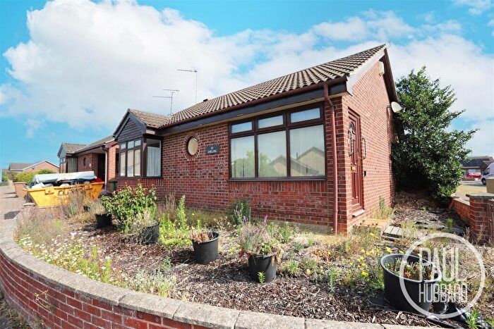 2 Bedroom Detached Bungalow For Sale In Blackbird Close, Bradwell, NR33