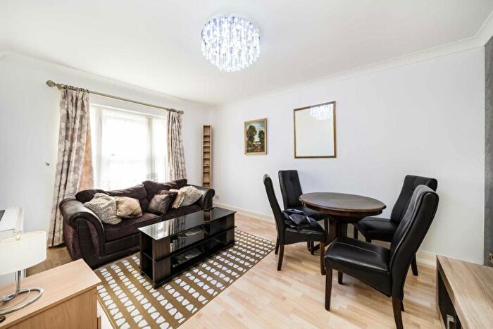 1 Bedroom Flat To Rent In Randolph Gardens, Maida Vale, NW6