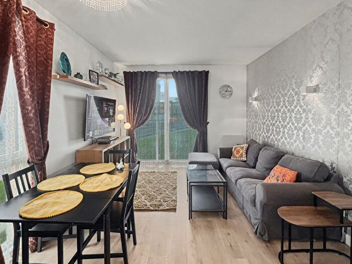 1 Bedroom Flat For Sale In Harbard Close, Barking, IG11