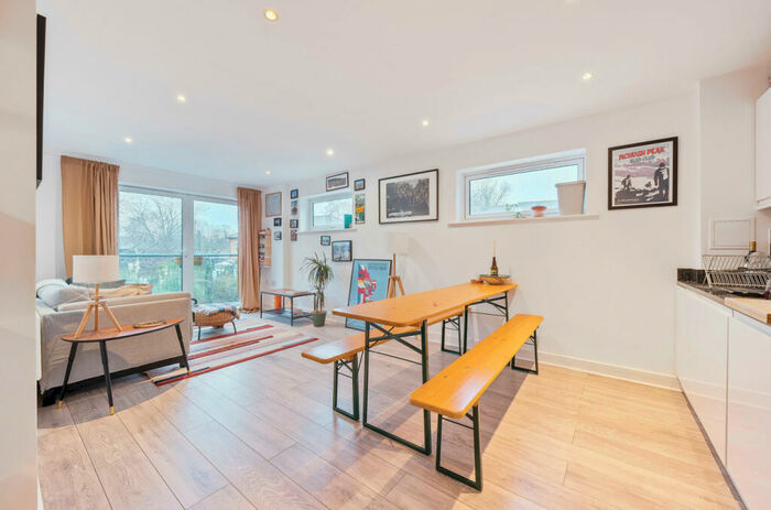 1 Bedroom Apartment To Rent In Birdwood Avenue, London, SE13