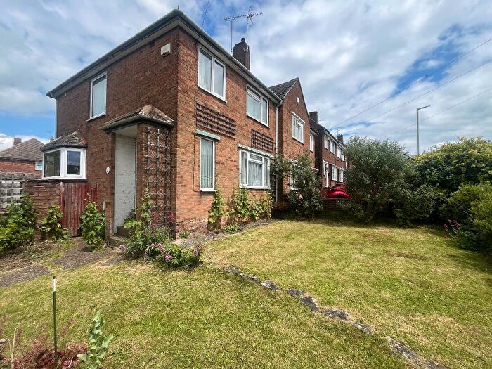 3 Bedroom Semi-Detached House For Sale In Hill Rise, Sundon Park, Luton, Bedfordshire, LU3